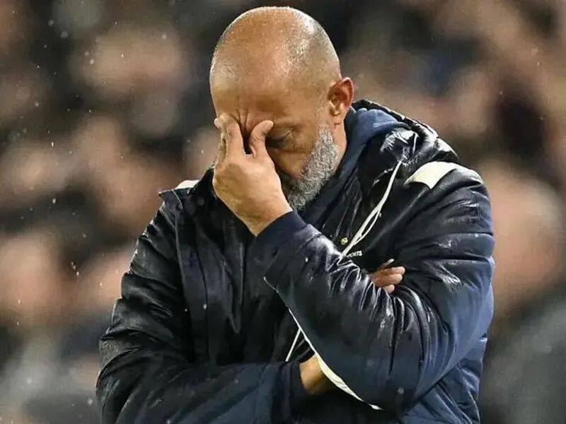 窗口期突围战来临；曼联围绕欧冠调整名单；质疑声仍在；高层口径保持一致的简单介绍